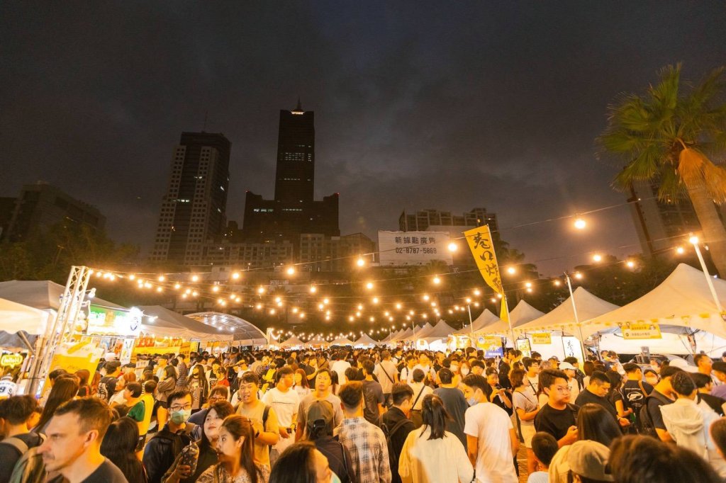 高雄鹹酥雞嘉年華登場!65攤炸物、飲品 首日吸5萬人