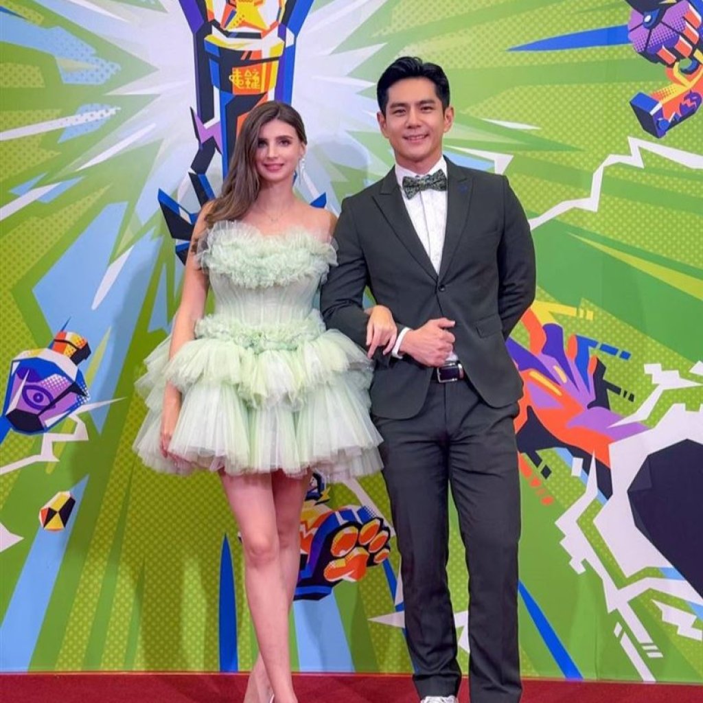 佳娜產後僅7天走鐘獎紅毯亮相!美翻全場 祖雄也驚呆