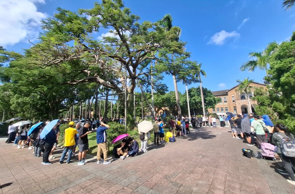 台大「雞排之亂」上百人排隊撲空 發文者道歉:不是大氣系、只是情緒失控