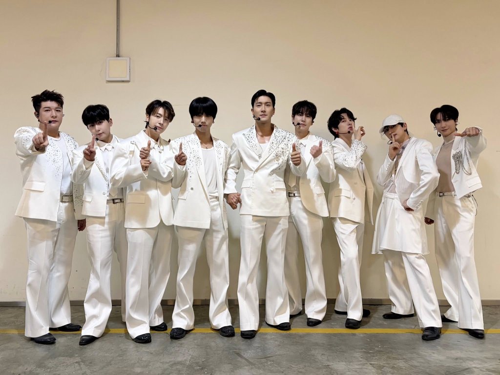 SUPER JUNIOR攻蛋三連唱感動落淚　銀赫哭到說不下去