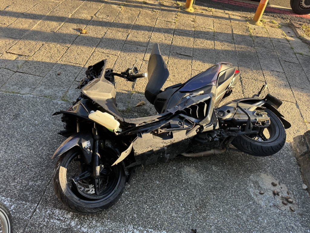 屏東南灣死亡車禍！20歲男衝撞人行道　人車全噴飛「驚悚瞬間曝」