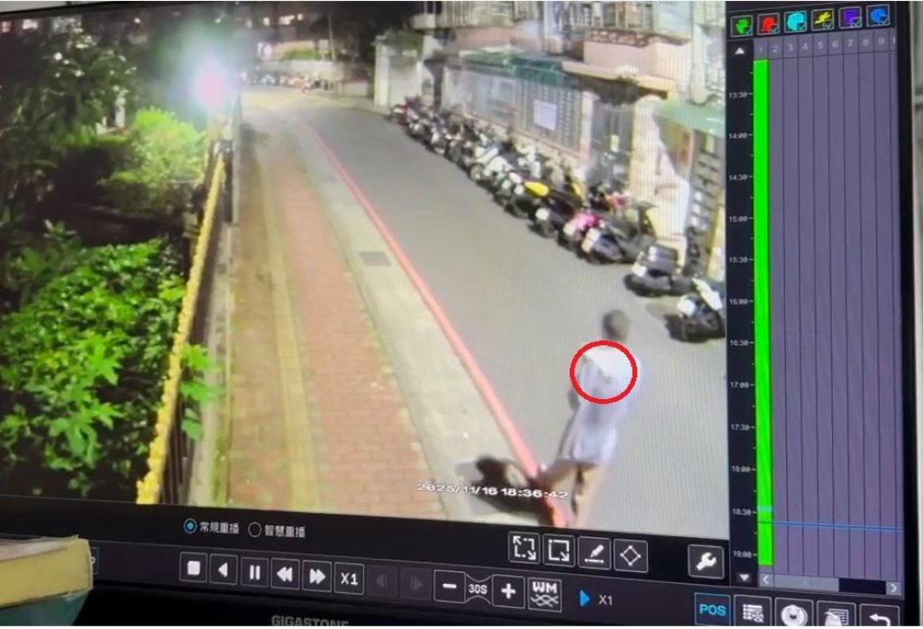 淡水詭異男身揹「大剪刀」　不滿過馬路遭按喇叭提醒尾隨拉車