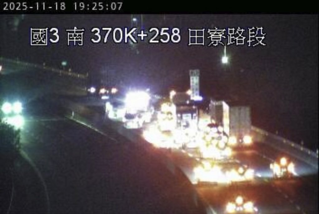 快訊／國3事故！自小客翻覆「5消防分隊+特搜趕往中」傷亡不明