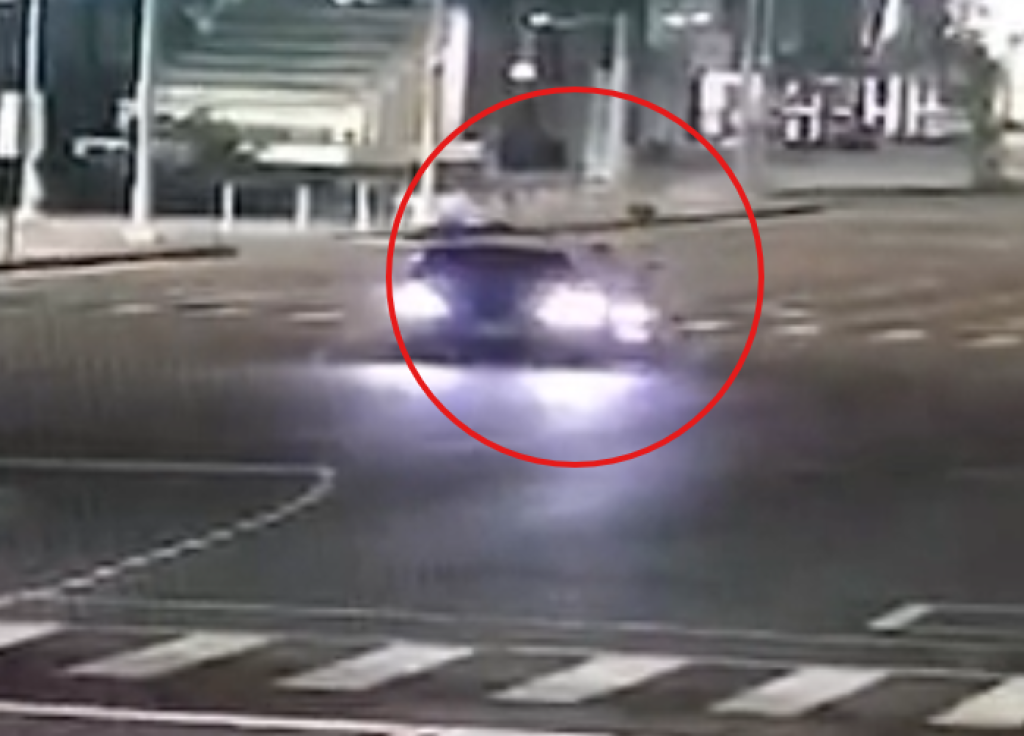 撞警車還想跑！高雄蛇行騎士肇逃被攔下　情緒激動送醫後依法移送