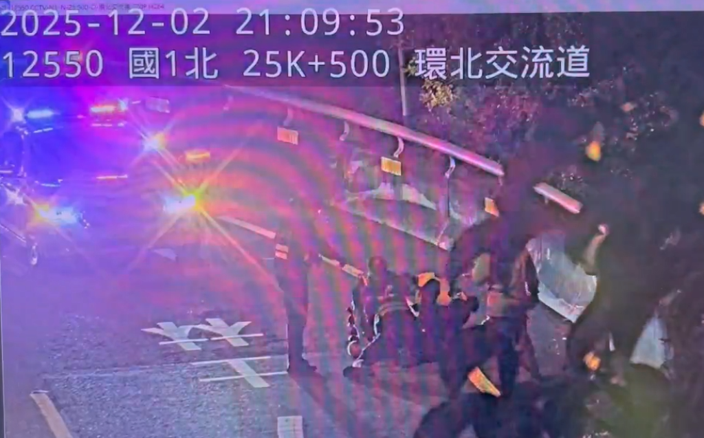 國道驚現「榔頭哥」！撞人還追打另車2人　拒捕「揮擊警員」遭壓制
