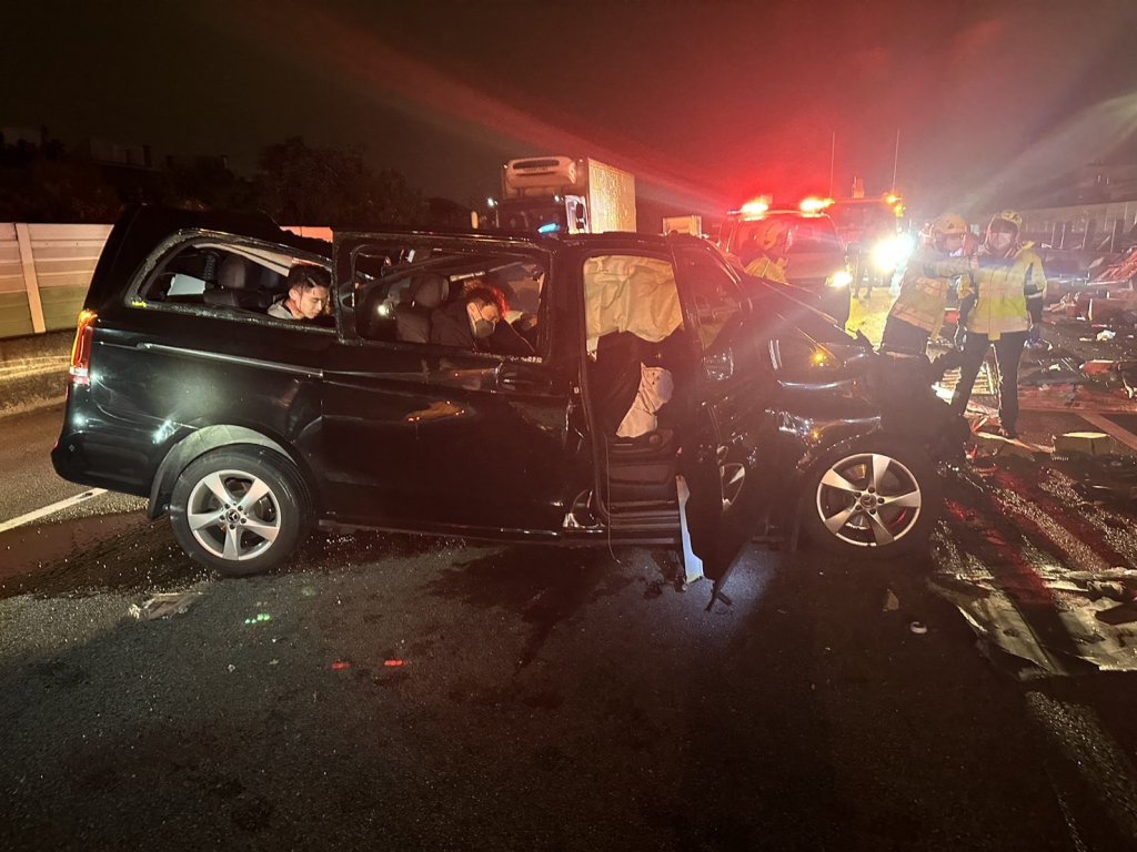 國道1號潭子路段重大車禍！　聯結車撞3自小客車釀1死9傷
