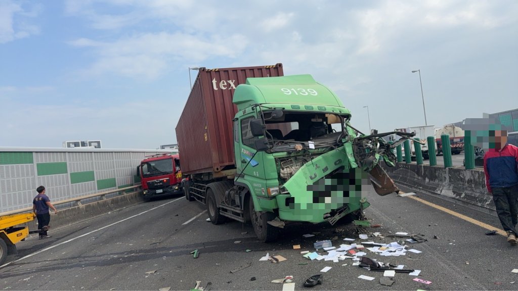 快訊／國道嚴重車禍！初估7車追撞「現場畫面曝」
