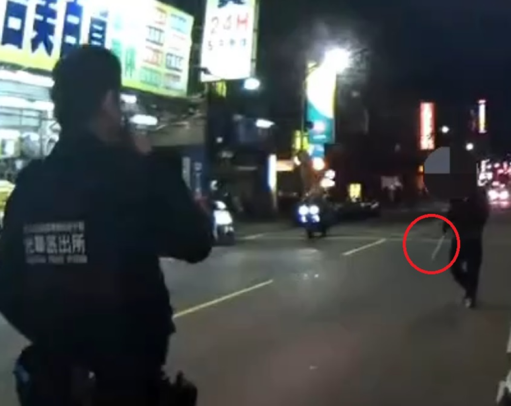 新莊醉漢持西瓜刀趴趴走叫囂！　警到場壓制管束