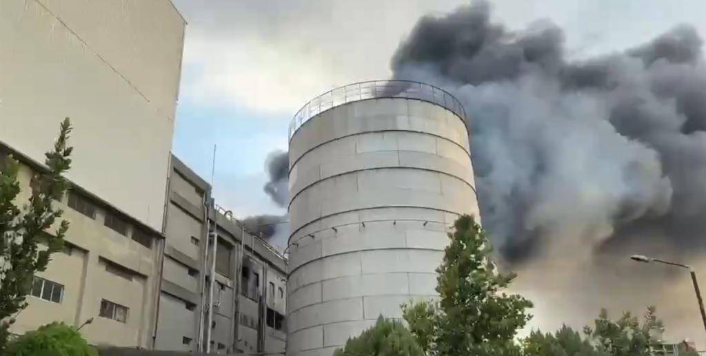 頭份停業工廠房火警！　火光冒出濃煙沖天