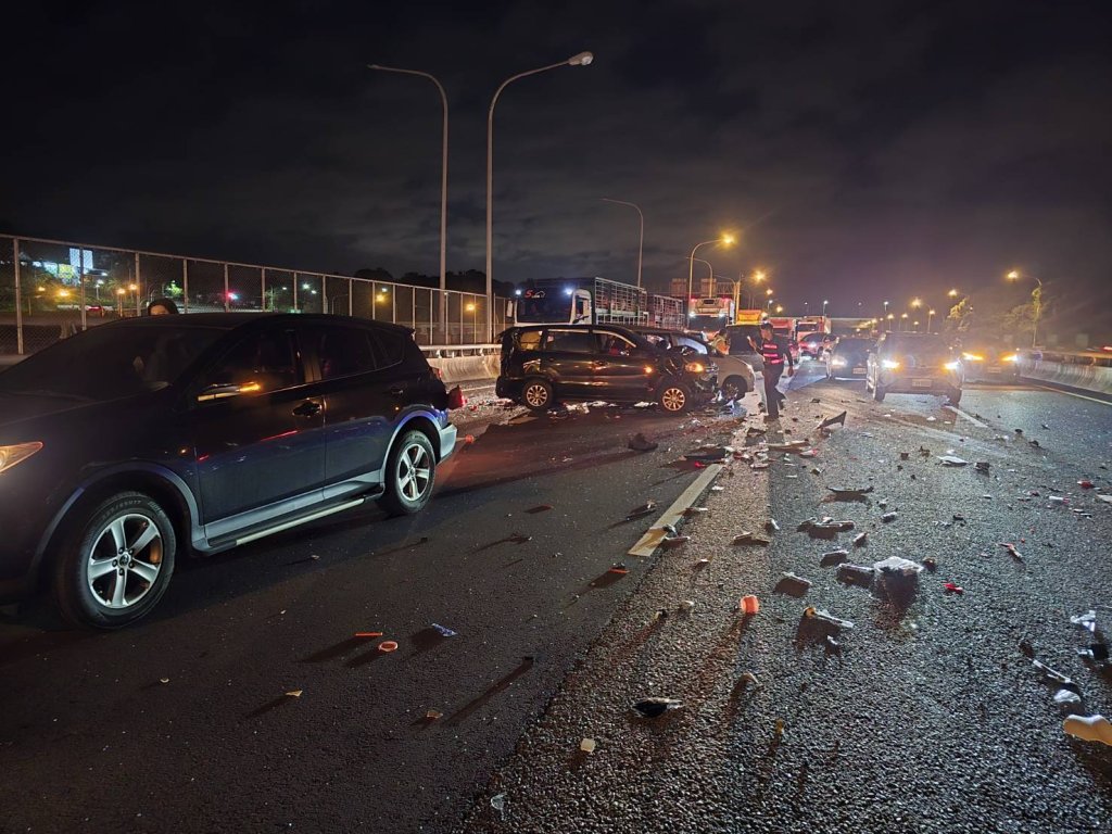 國道3號事故！茄苳路段4車相撞6人受困均已救出　1人OHCA