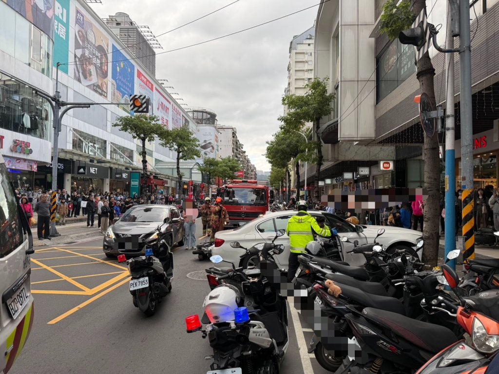 新莊自小客車駛出停車場暴衝連續衝撞！　駕駛ohca