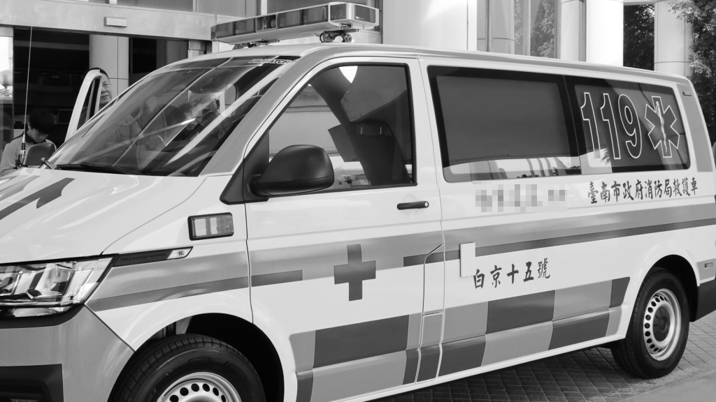 快訊／台南女警取締違停！遭男持斧頭砍傷送醫　警合力壓制逮捕