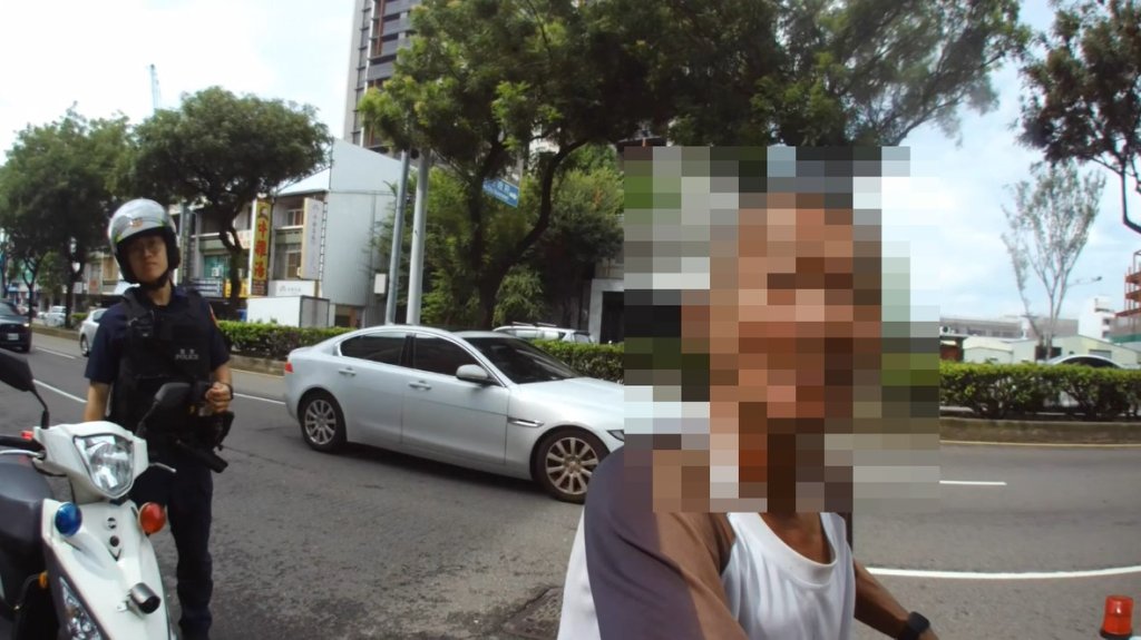 不是關羽是阿伯!65歲男1個月酒後騎單車5次 回回都被同一警察抓到