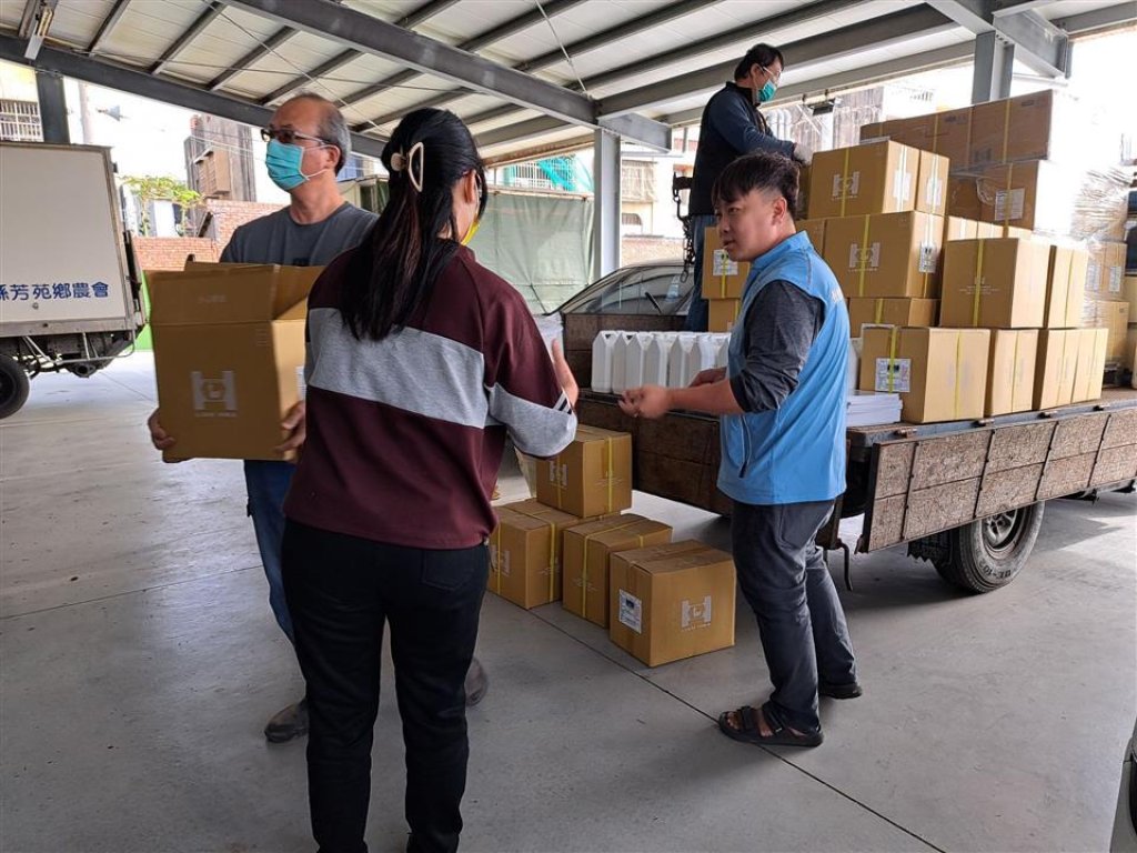 入冬以來彰縣禽流感案例場累計8場，12月份展開縣轄內養禽場發放消毒藥品