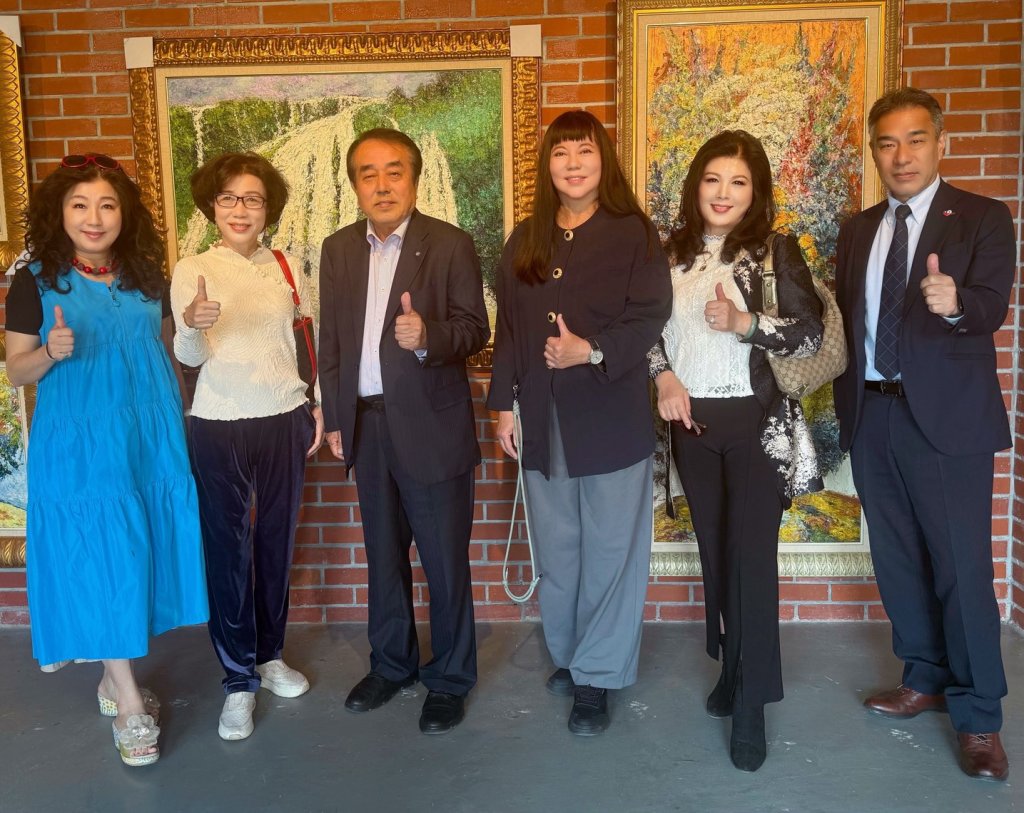 日本前議長訪苗栗畫室驚呼!顏料多到不可思議 台日藝術交流超溫馨