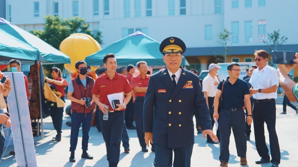 「六都最久局長」凌晨突退群！前一晚歡唱無異狀　李明峯閃辭黃偉哲：已准了