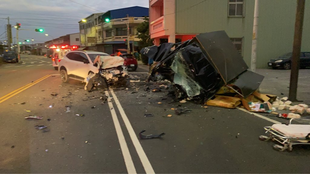 雲林斗南重大車禍! 3車相撞2人OHCA