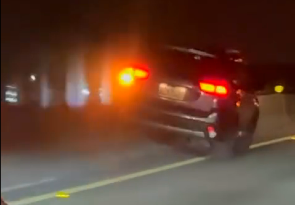 影/國道三角箭跑法?休旅車開上內側護欄行駛 目擊者傻眼:他在幹嘛?