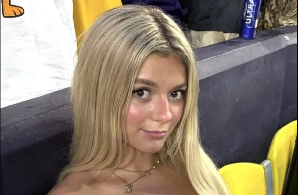 影/19歲OnlyFans女模穿著暴露!在球場觀眾席掀衣露奶 被警方上銬帶離