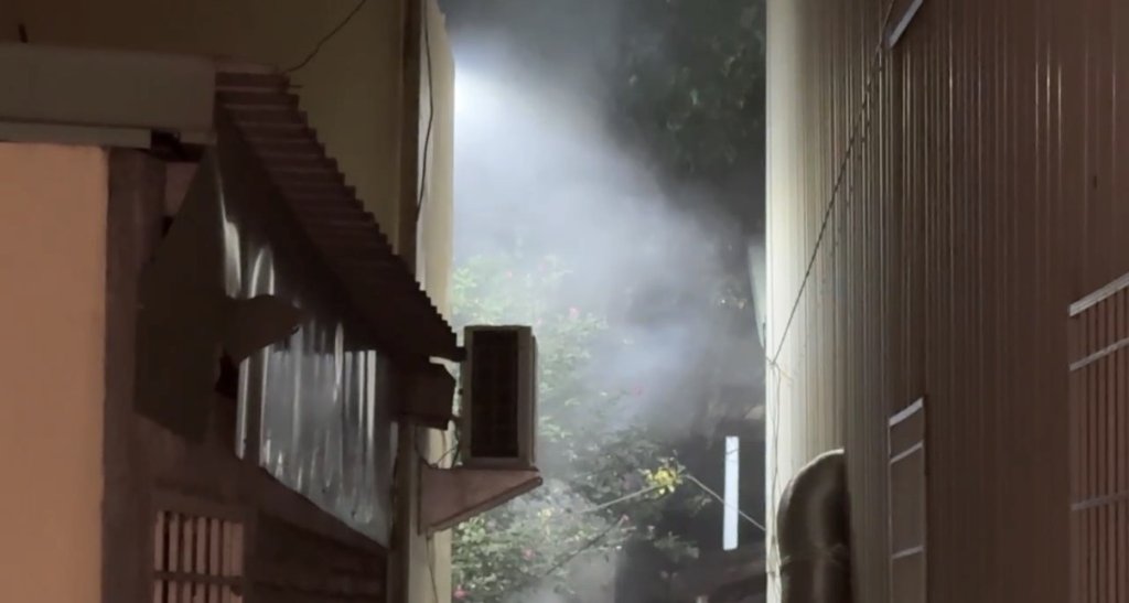 快訊/高雄深夜火警!整條街「全是煙」 疑延長線起火釀禍