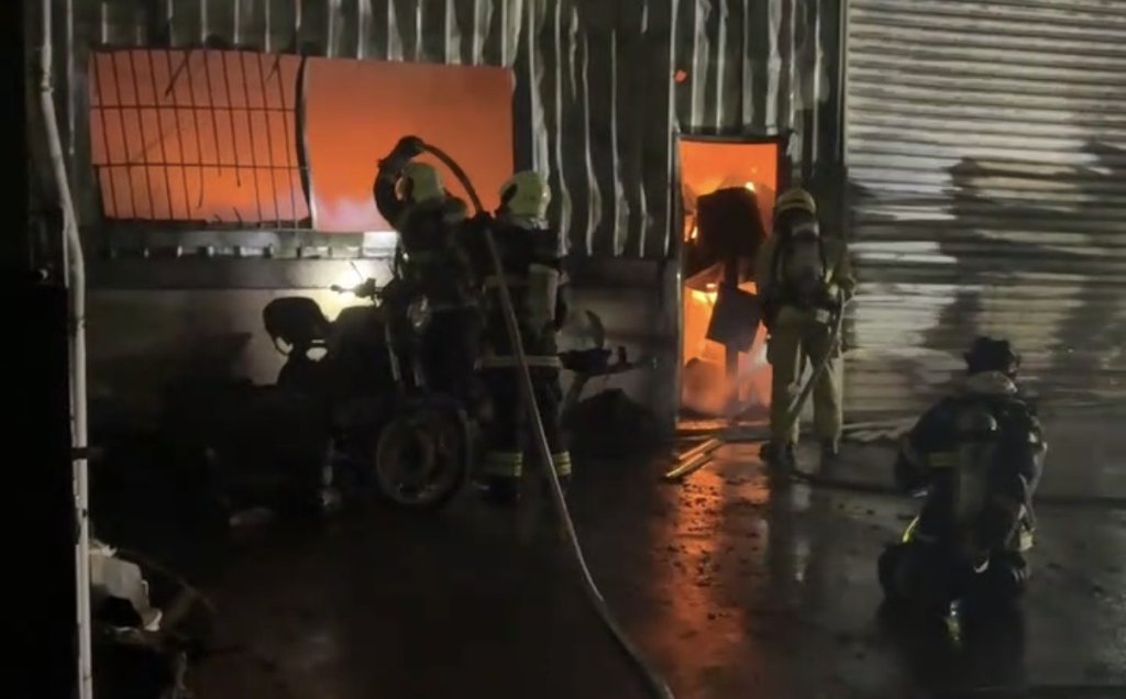 高雄工廠晚間起火！疑使用蚊香釀禍　47勇消搶救1hr