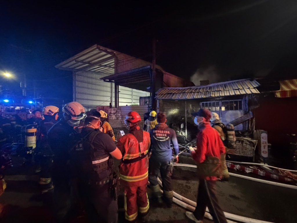 清晨大寮民宅惡火! 3名移工一度受困 印籍移工嗆傷送醫 另二人竟為越南失聯移工