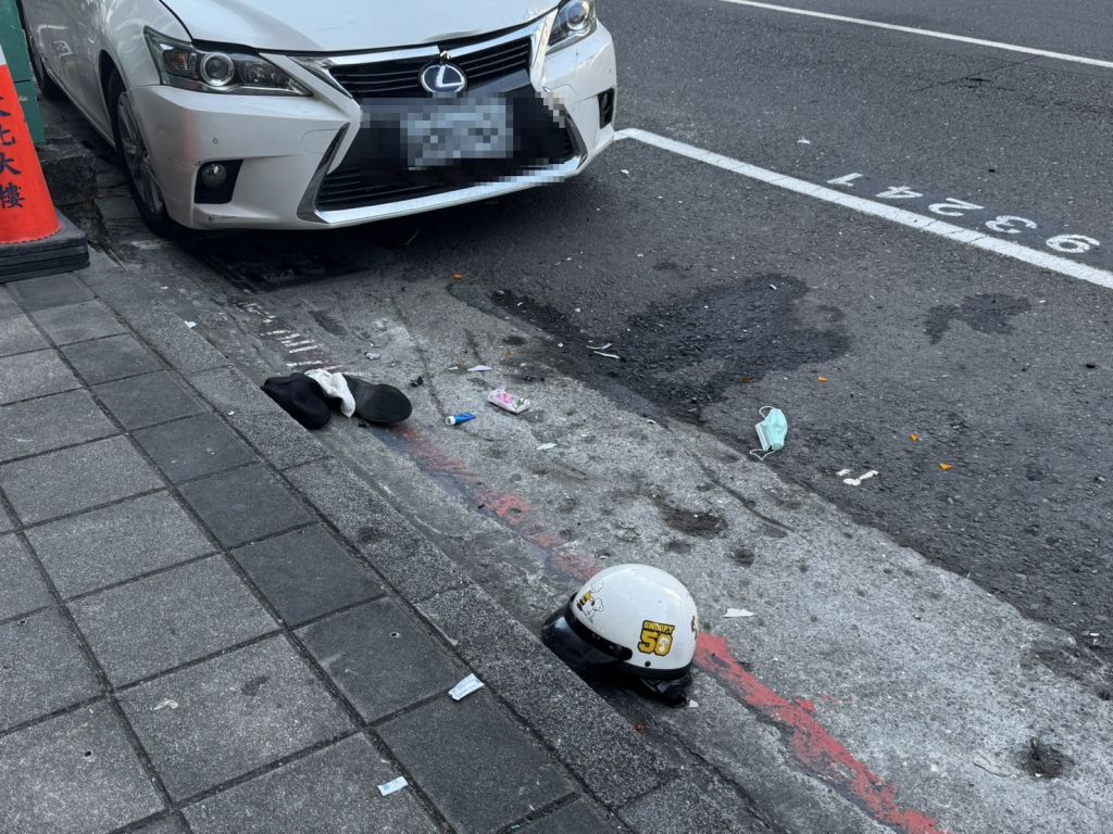 快訊/現場畫面曝!77歲婦「自稱頭暈」逆撞機車母子 媽媽OHCA