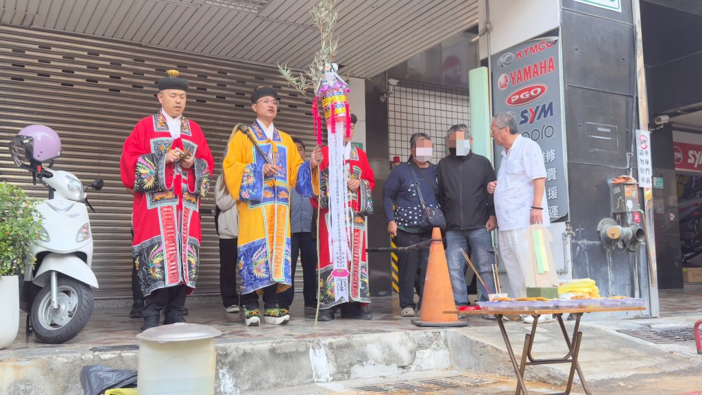 女清潔員遭酒駕撞死！現場招魂「連10擲嘸筊」男友淚崩　葬儀業者嘆：怨氣太重了