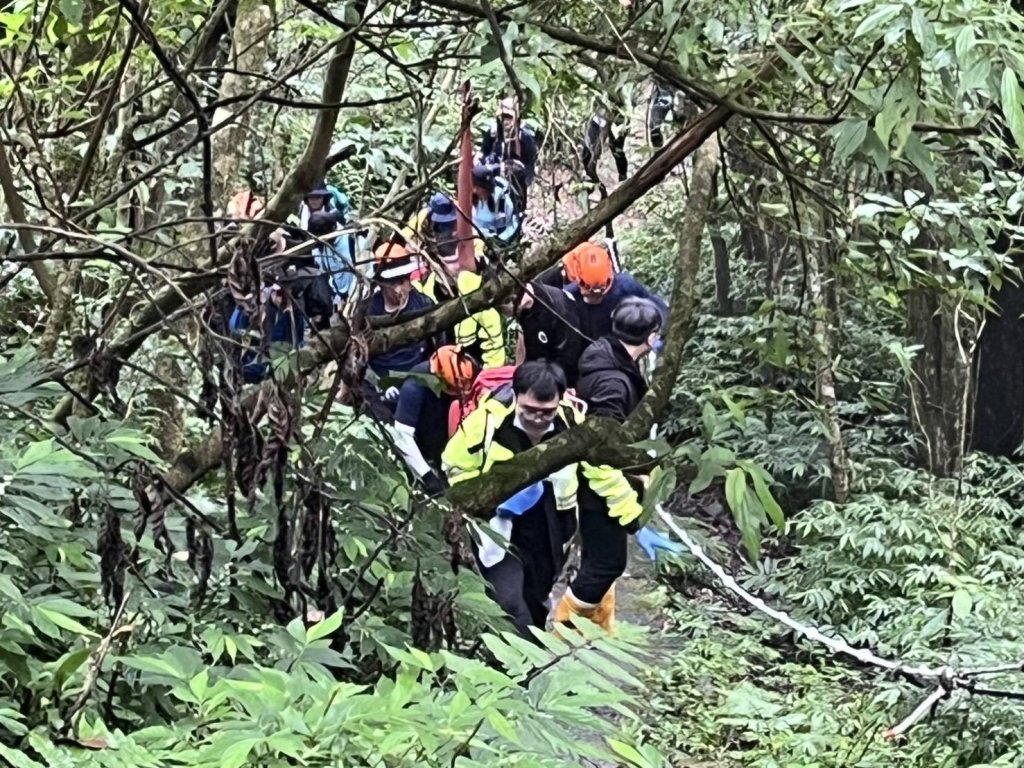 8旬領隊帶登山團攻雙溪中坑古道半途倒地 送醫搶救不治