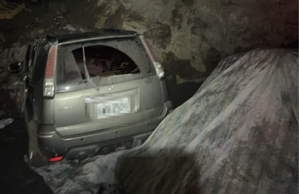 快訊/明霸克露橋晚間意外!男駕車滑落邊坡