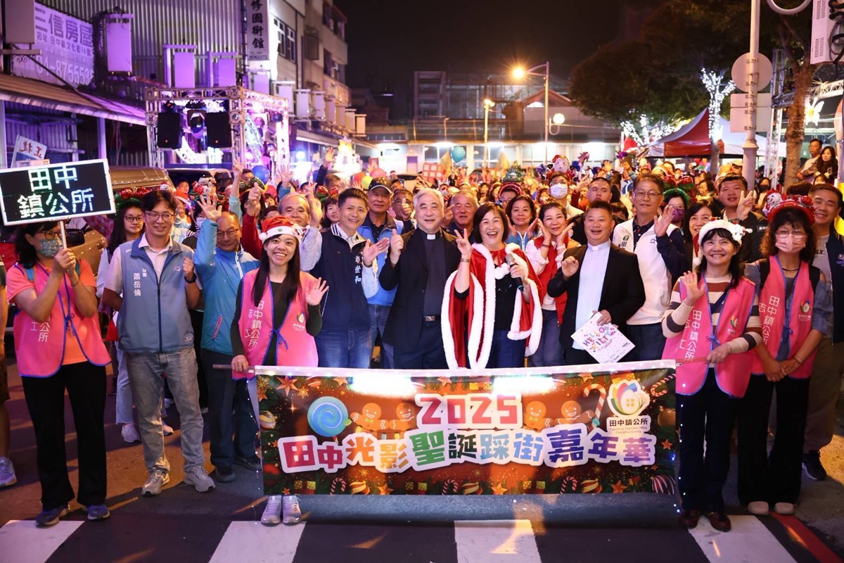 影音/2025田中光影聖誕踩街嘉年華 首發「幸福許願馬」讓你夢想成真