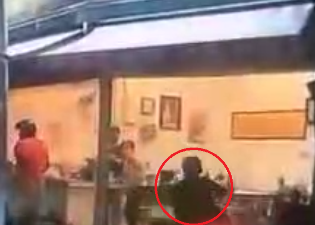 撞擊畫面曝光!台東機車為閃車撞進小吃店 釀兩人受傷