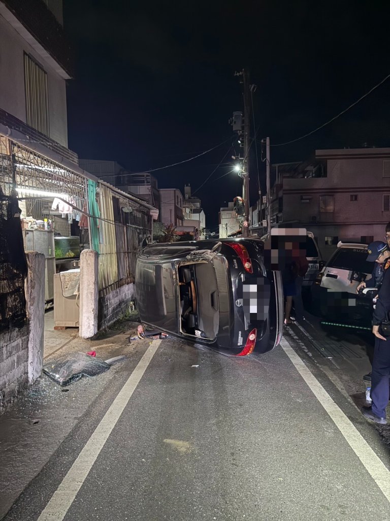 台東酒駕肇事！自小客撞車翻覆　駕駛酒測值超標