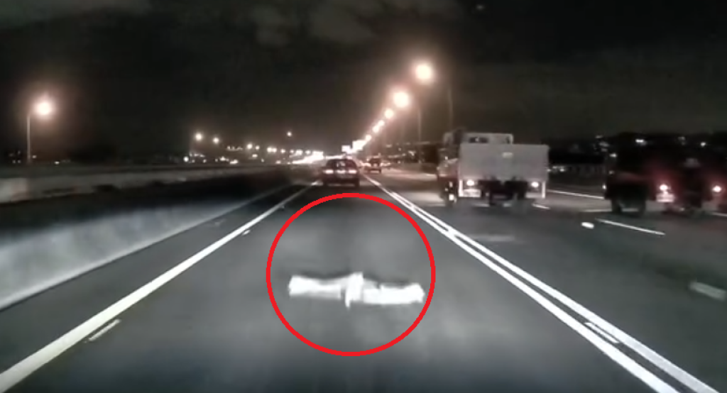 國道手推車掉落害7輛車輾壓受損！　警調監視器追查肇事車輛