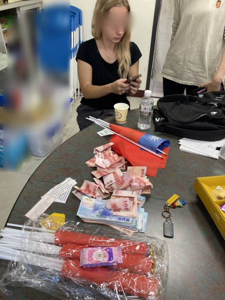 俄籍正妹「假觀光真賣旗」騙愛心身懷4萬多元！　移民署聯手警方查獲將驅逐出國