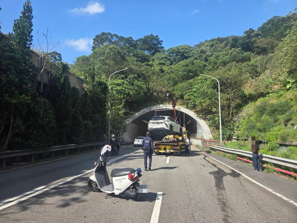 信義快文山隧道出口9車連環撞!疑未保持安全距離連釀4起事故