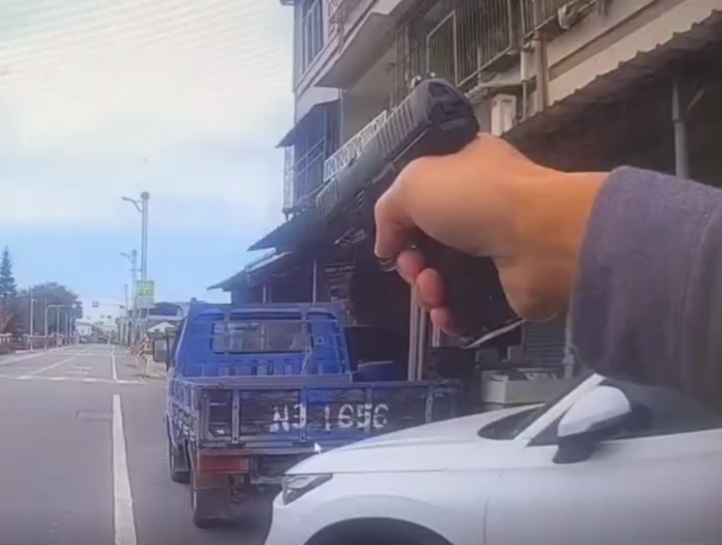 雲林槍響! 斗六分局員警追捕懸掛偽車輛開10槍逮捕通緝犯