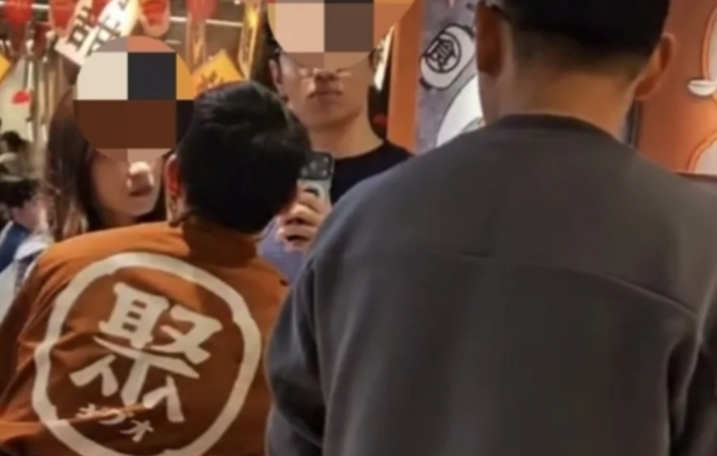 影/吃火鍋爆衝突!控用餐遭下組客人趕「對親子不友善」 當事人反擊「遲到又超時佔位」