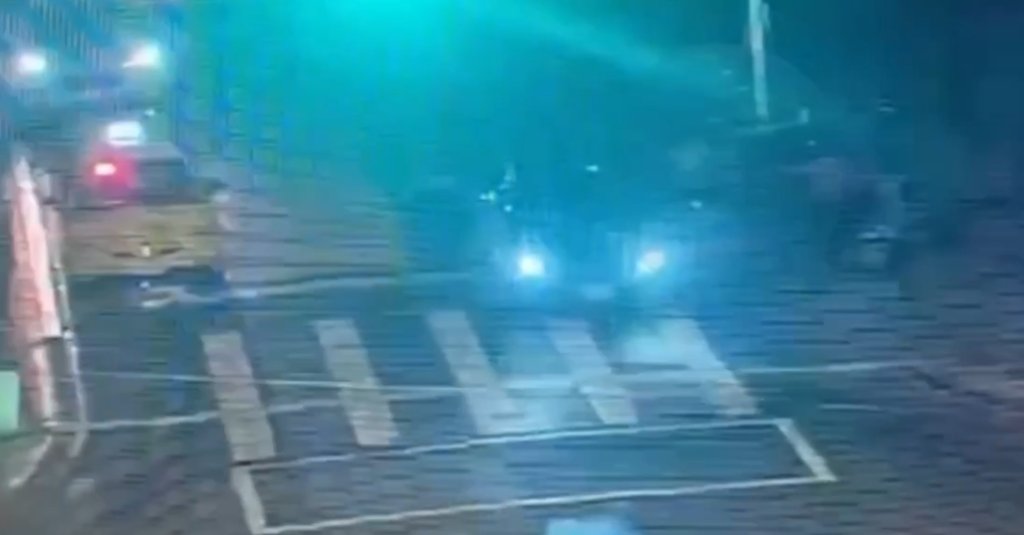 西門徒步區深夜按喇叭惹怒行人 紅燈前爆口角變擦傷衝突