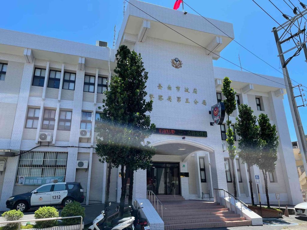 誇張!人妻超商抓偷拍狼…噁男身分竟是台南警 手機送鑑識檢驗