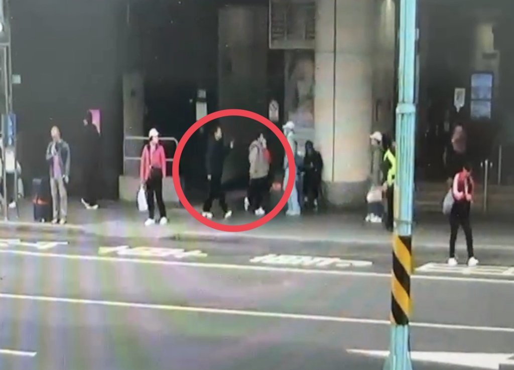 嫌公車內說話太大聲 婦人揚言要殺人!