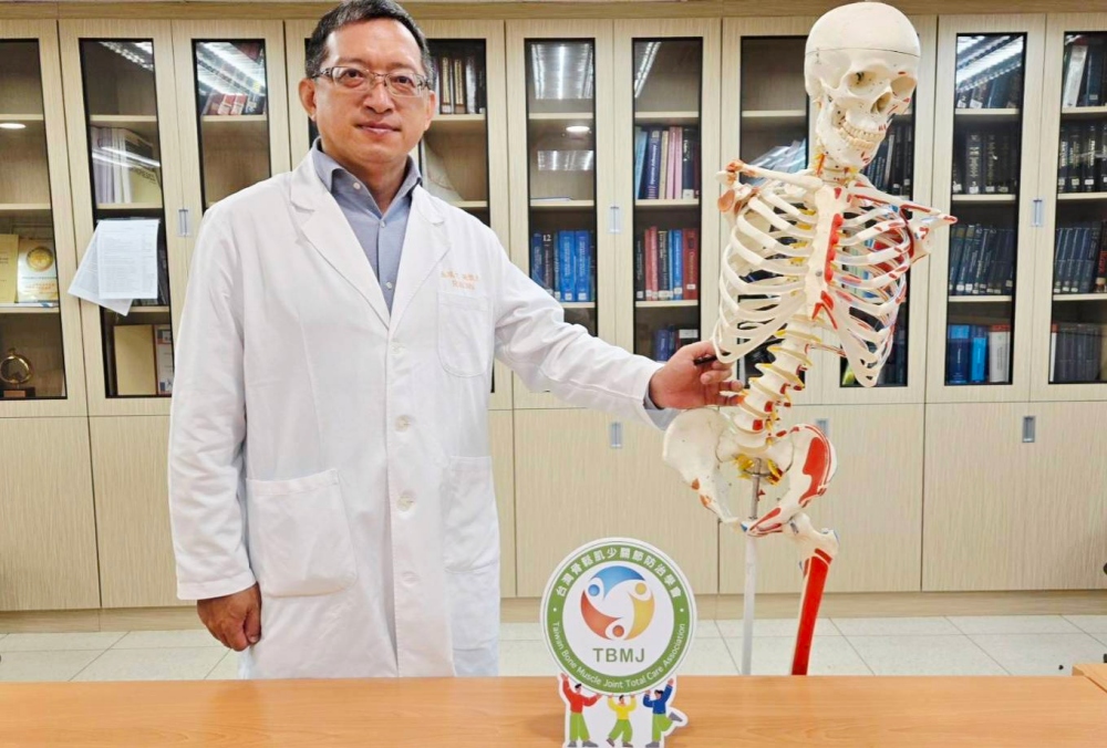 年長者骨鬆要治 牙齒也要顧 配合醫師正確用藥指引 避免隱藏風險