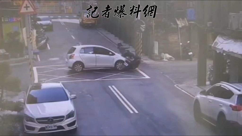 桃園騎士巷弄飆速還跨雙黃線逆向超車 下場曝光網友直呼:結局舒服