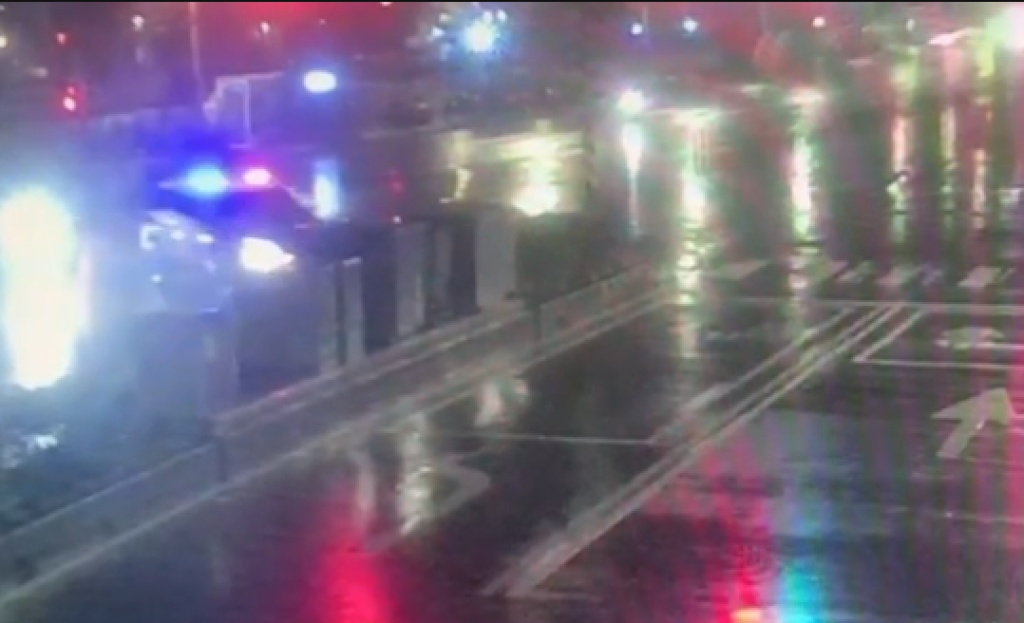 基隆巡邏車疑遭撞?警方澄清:執勤闖紅燈趕案時與右轉車擦撞