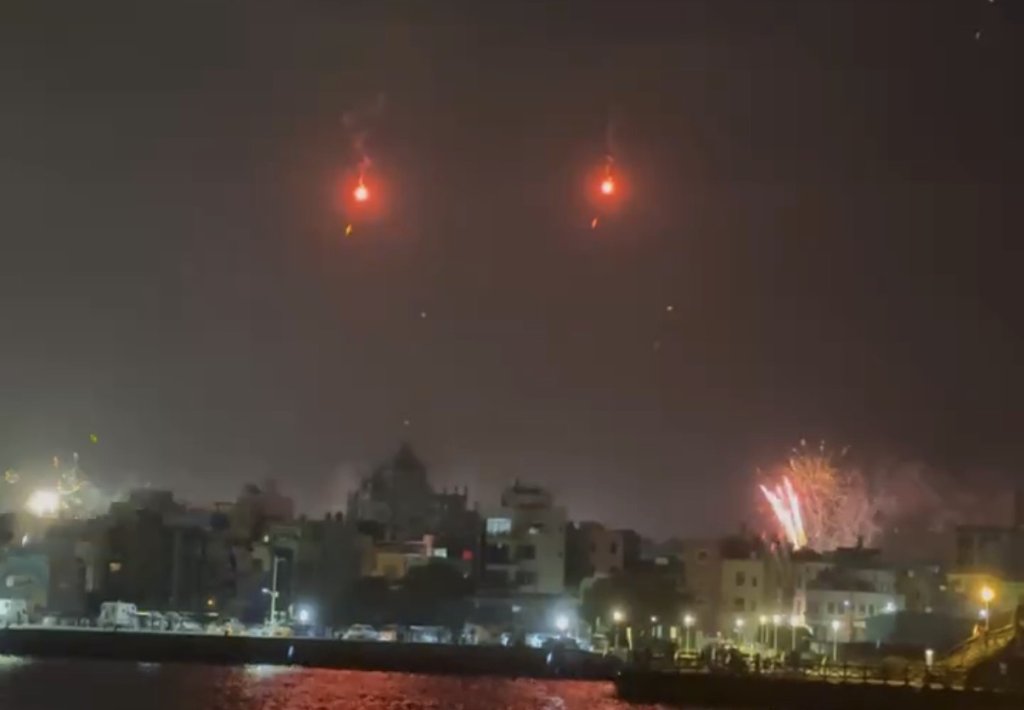 快訊/高雄跨年「有人放信號彈」!疑海上施放 警追緝中