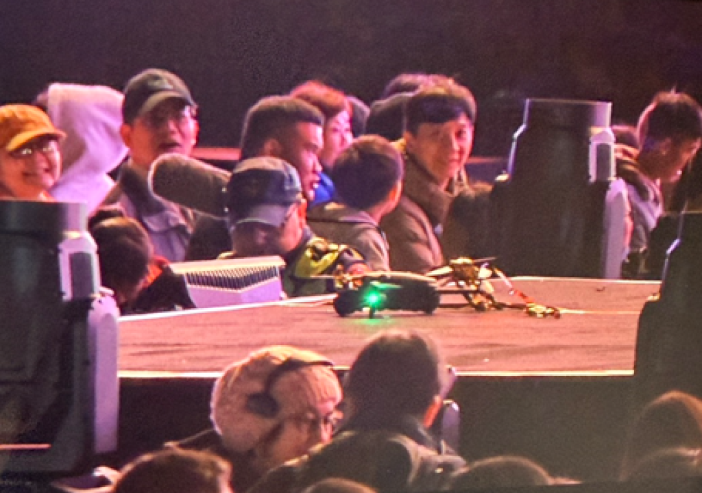 驚!台中跨年晚會空拍機墜落舞台 險砸中蕭敬騰