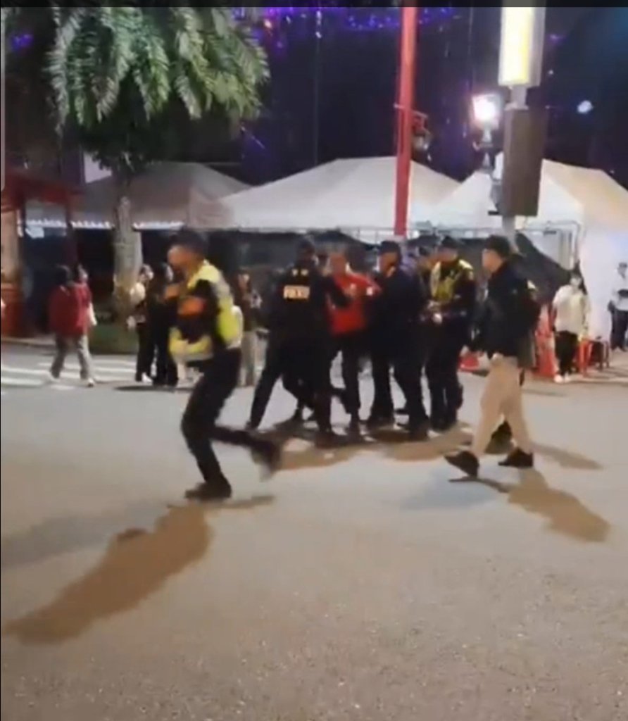 花蓮跨年晚會酒醉男子鬧場 上台欲一起倒數遭員警架離