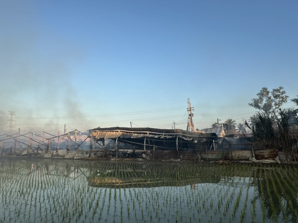 疑取暖不慎引火！高雄鐵皮鴨寮陷火海　鴨鵝慘成「燒鴨、燒鵝」