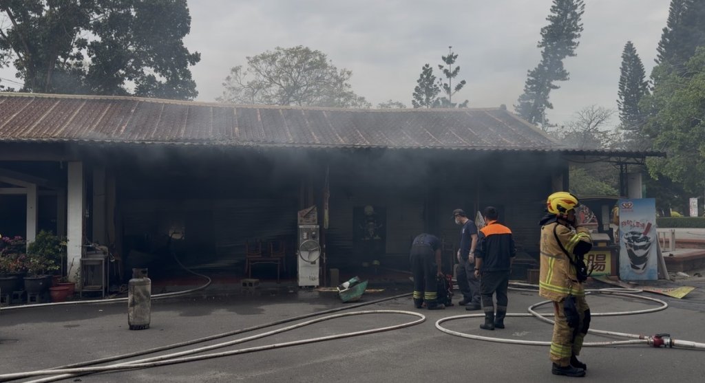 快訊/高雄橋頭糖廠火警!2店家慘遭燒毀「瓦斯桶焦黑」