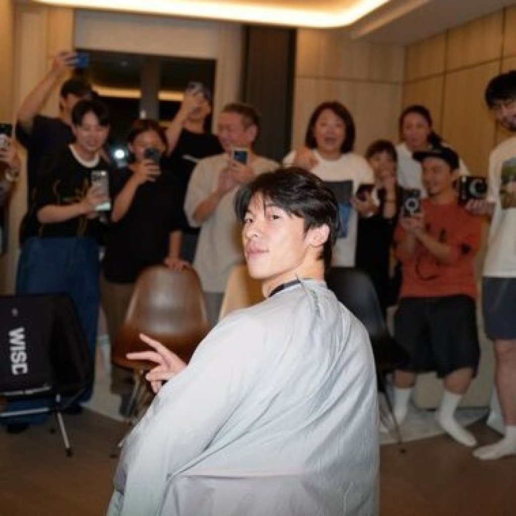 許光漢首度公開「入伍落髮照」 平頭造型仍帥掀暴動